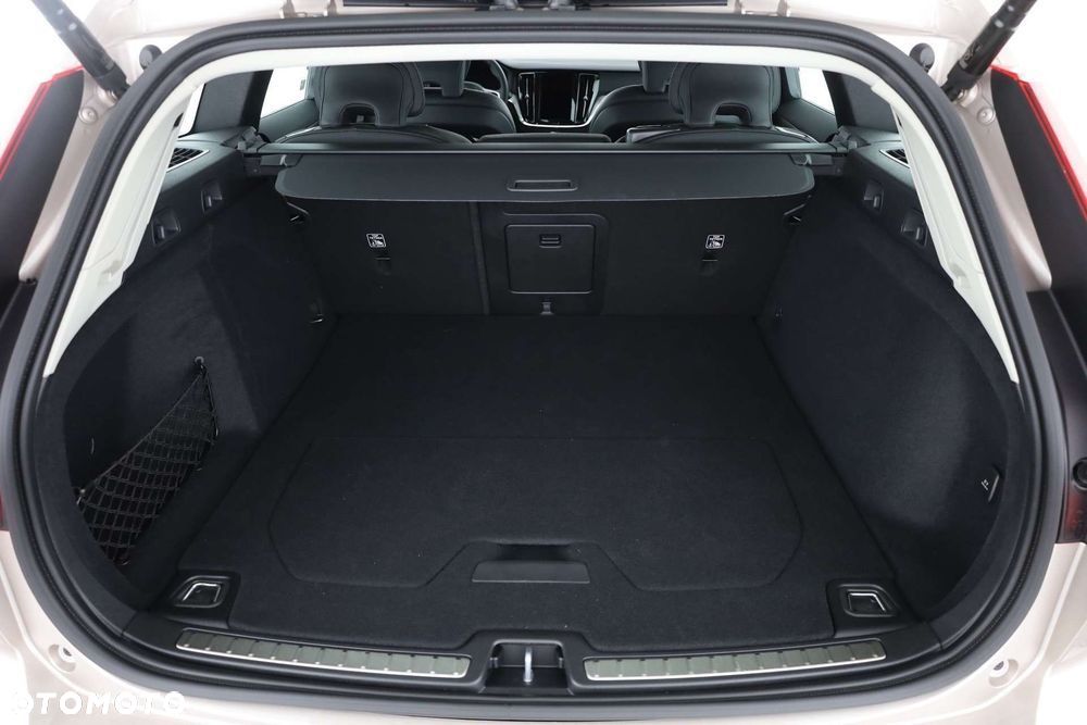 Volvo V60 B4 B Plus Dark - 9