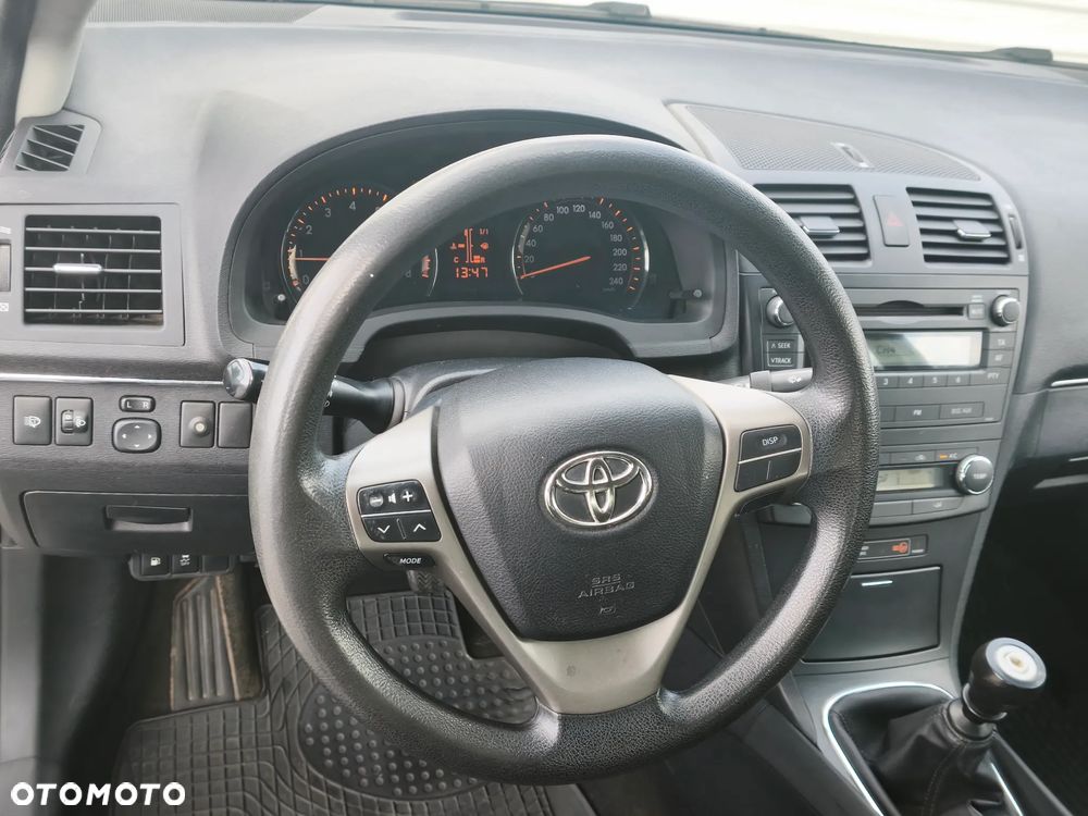 Toyota Avensis 1.6 Luna - 13