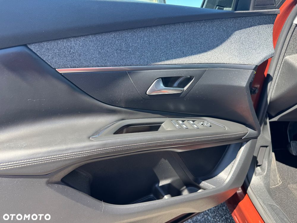Peugeot 3008 PureTech 130 Stop & Start GPF Allure - 15