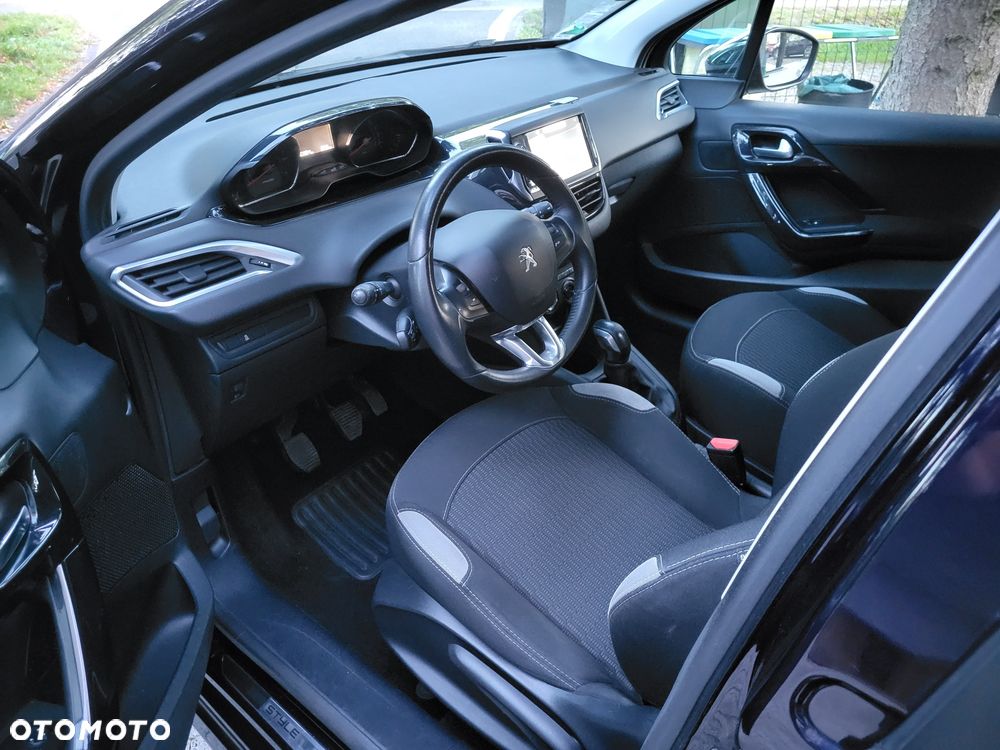 Peugeot 208 - 6