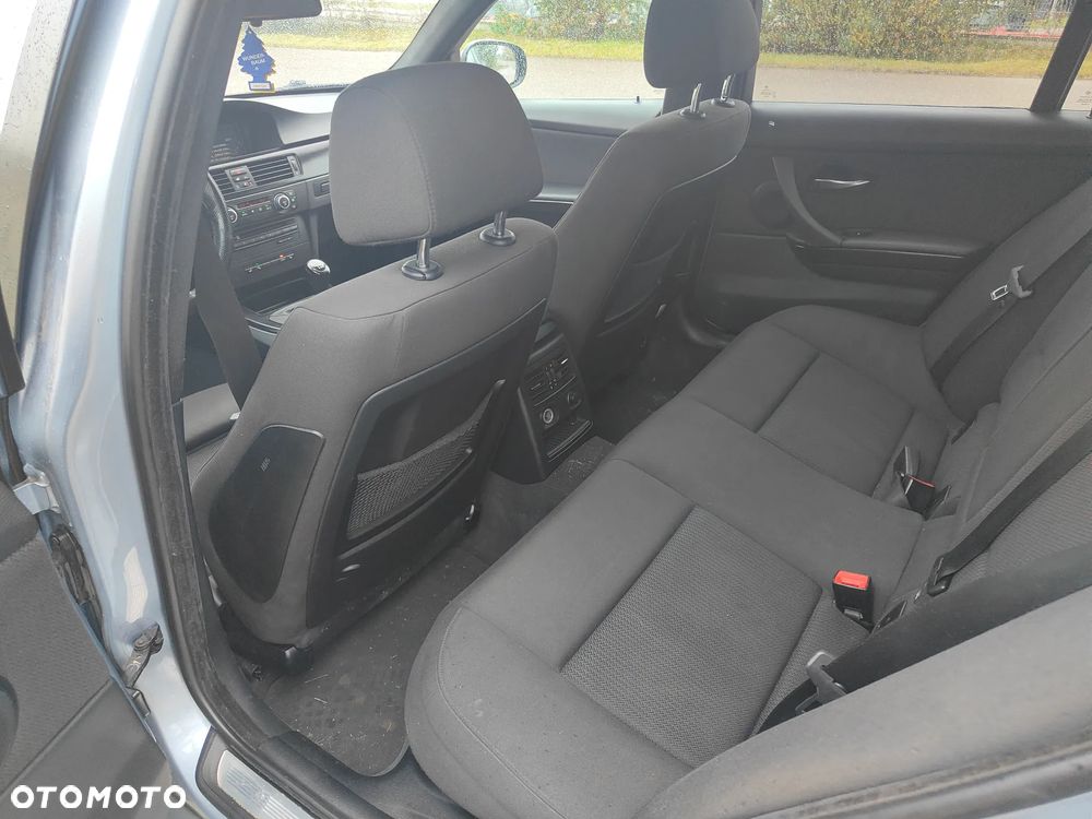 BMW Seria 3 318d - 11