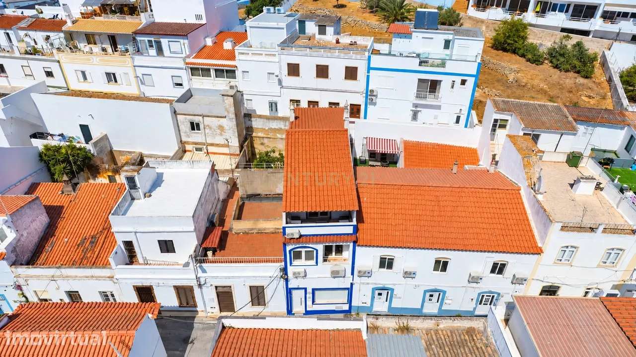Moradia T3 renovada no centro histórico de Albufeira /200 metros da pr - Grande imagem: 3/34
