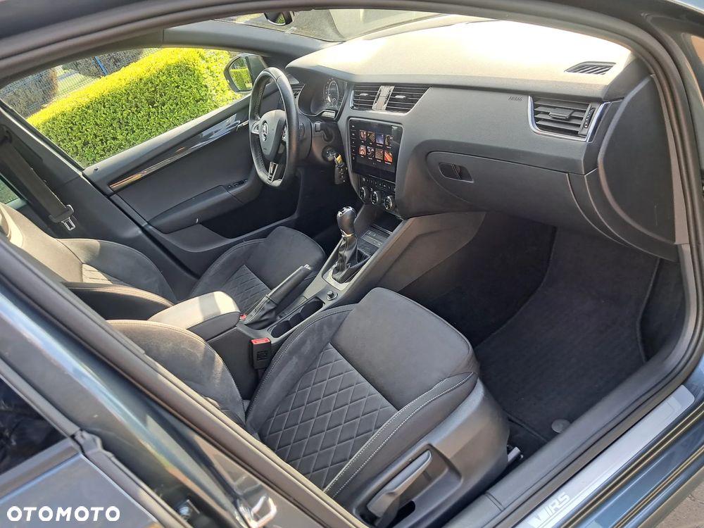 Skoda Octavia 2.0 TDI DSG RS - 25