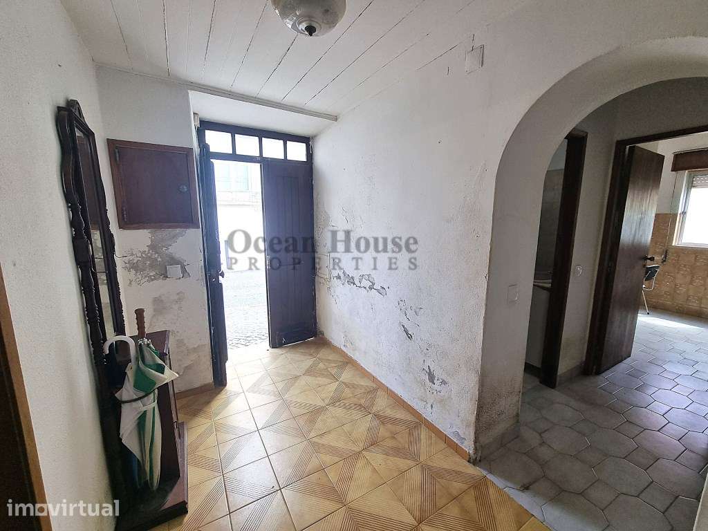 Moradia T2+1 com terraço, para renovar no centro histórico de Loulé. - Grande imagem: 4/20