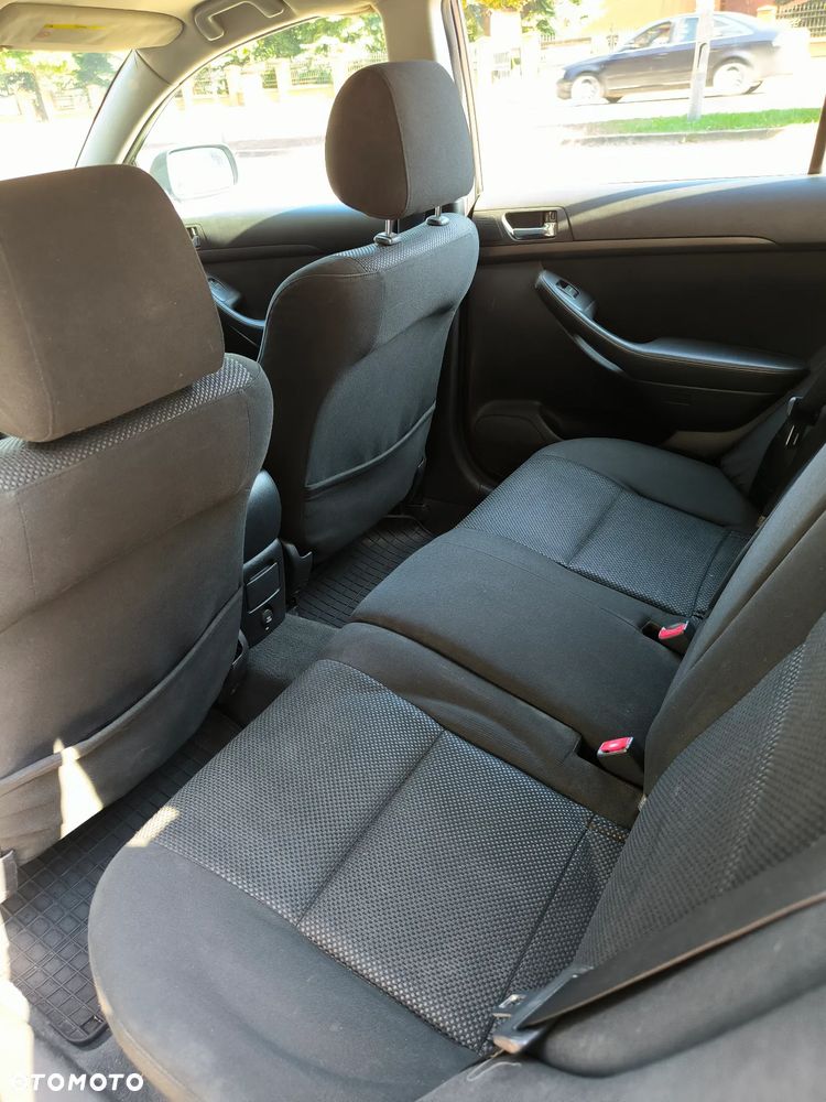 Toyota Avensis 2.0 D-4D Combi Sol - 14