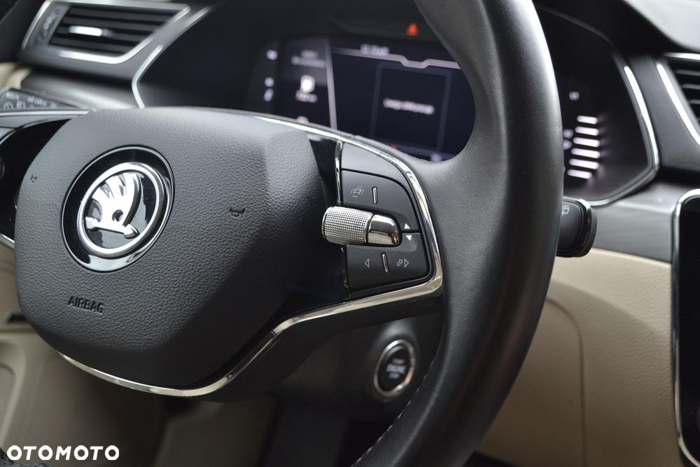 Skoda Superb 2.0 TDI SCR Style DSG - 35