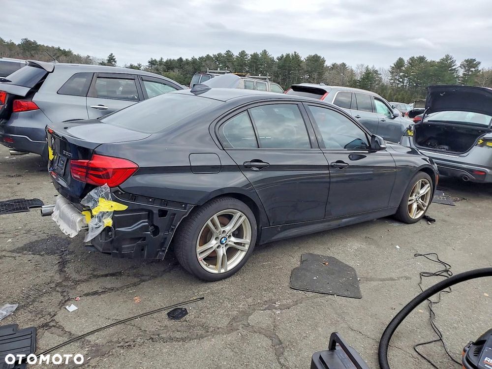 BMW Seria 3 330i xDrive M Sport - 4
