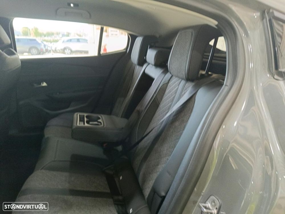 Peugeot 408 1.2 PureTech Allure EAT8 - 9