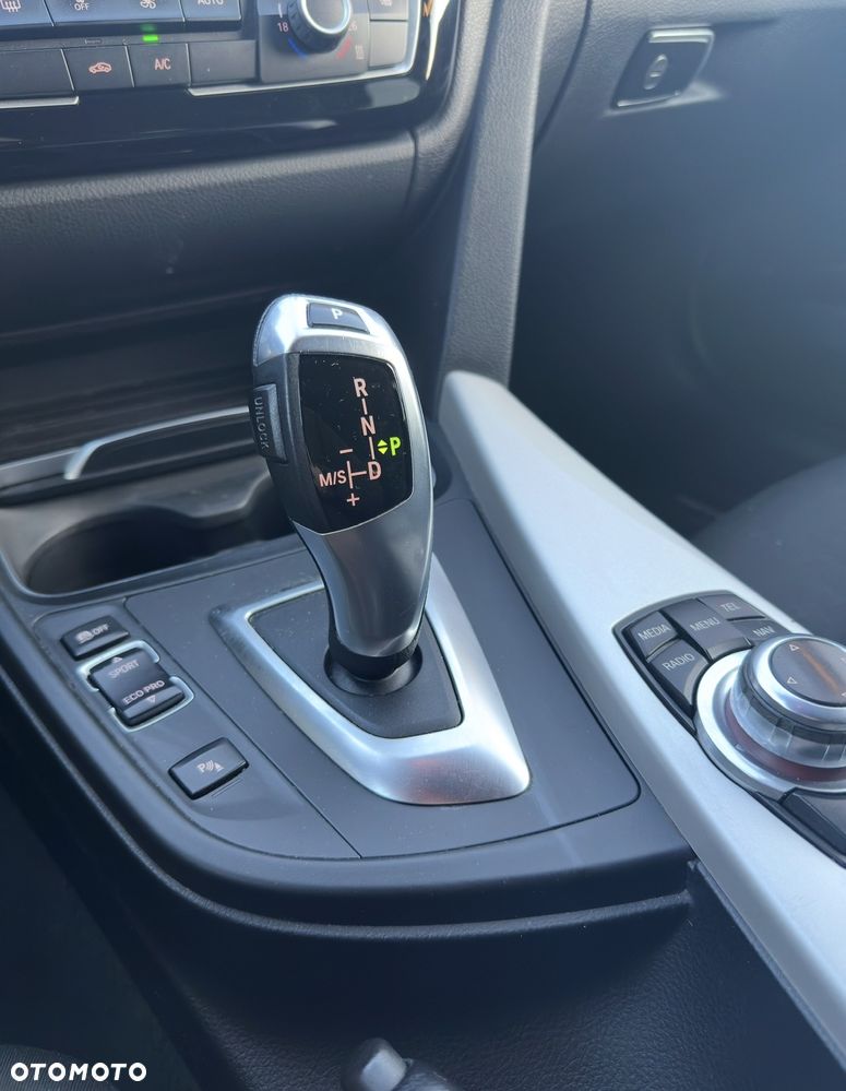 BMW Seria 3 320d Efficient Dynamics Edition Sport Line - 18