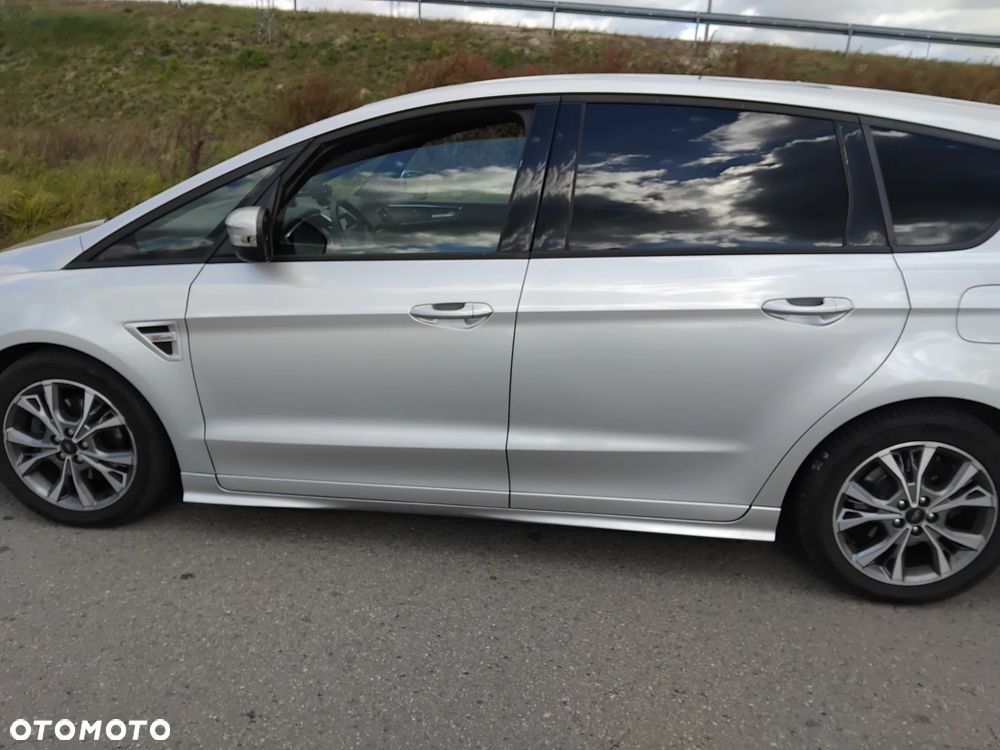 Ford S-Max - 12