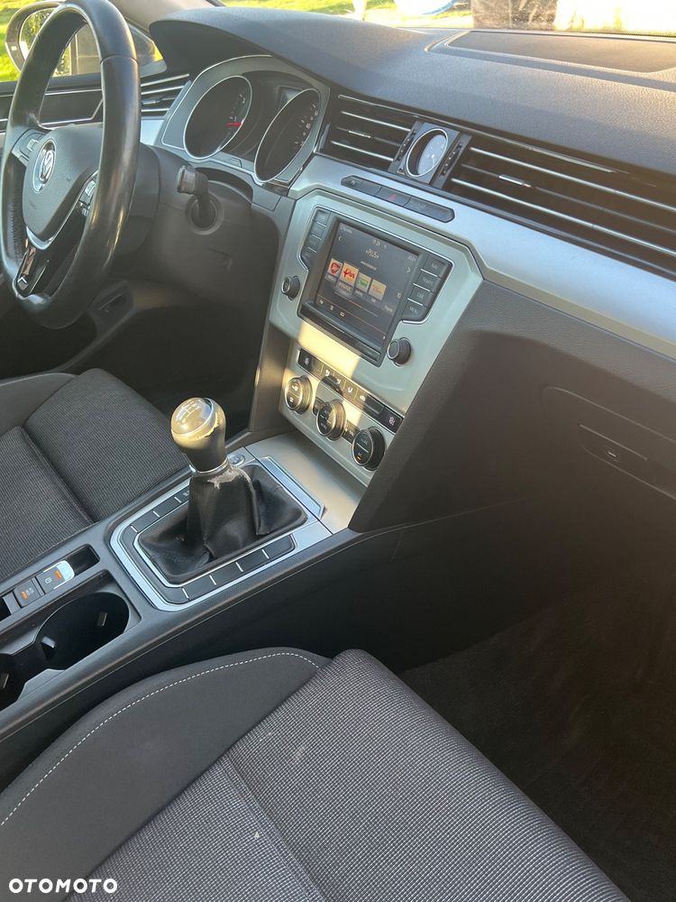 Volkswagen Passat 1.6 TDI BMT Comfortline - 20