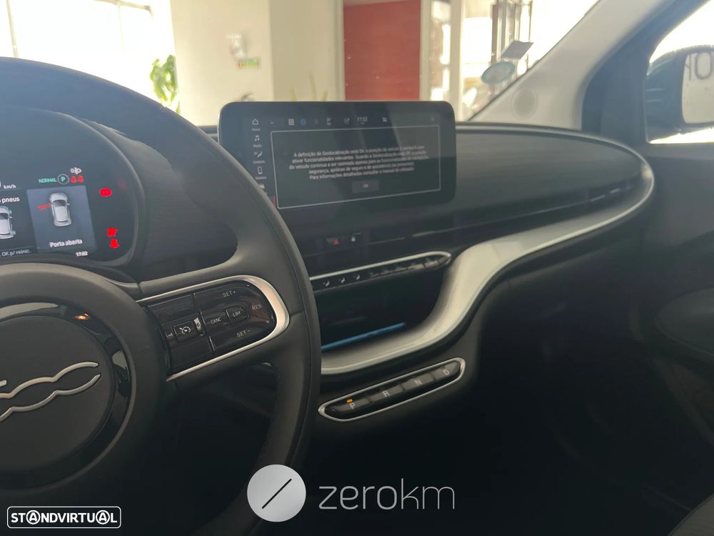 Fiat 500e 42kWh ICON — fotografia 7