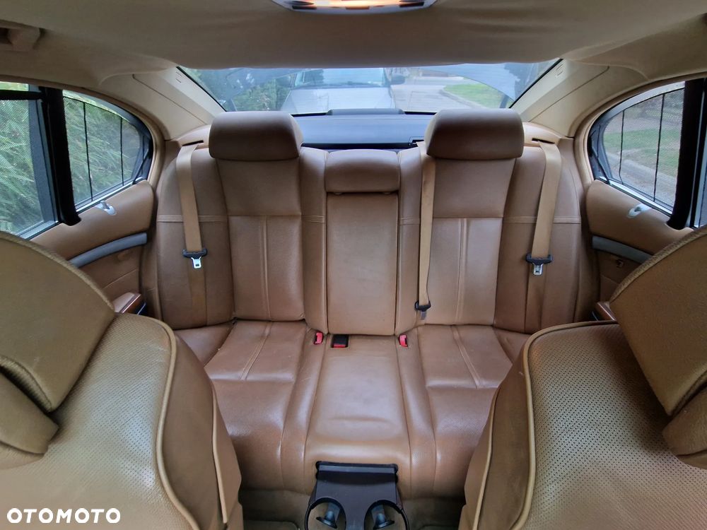 BMW Seria 7 745i - 12