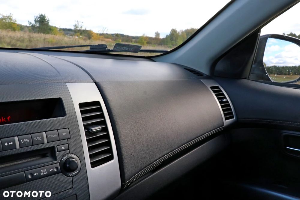 Mitsubishi Outlander - 19