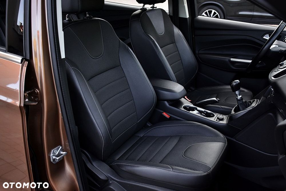 Ford Kuga 2.0 TDCi 2x4 Titanium - 30
