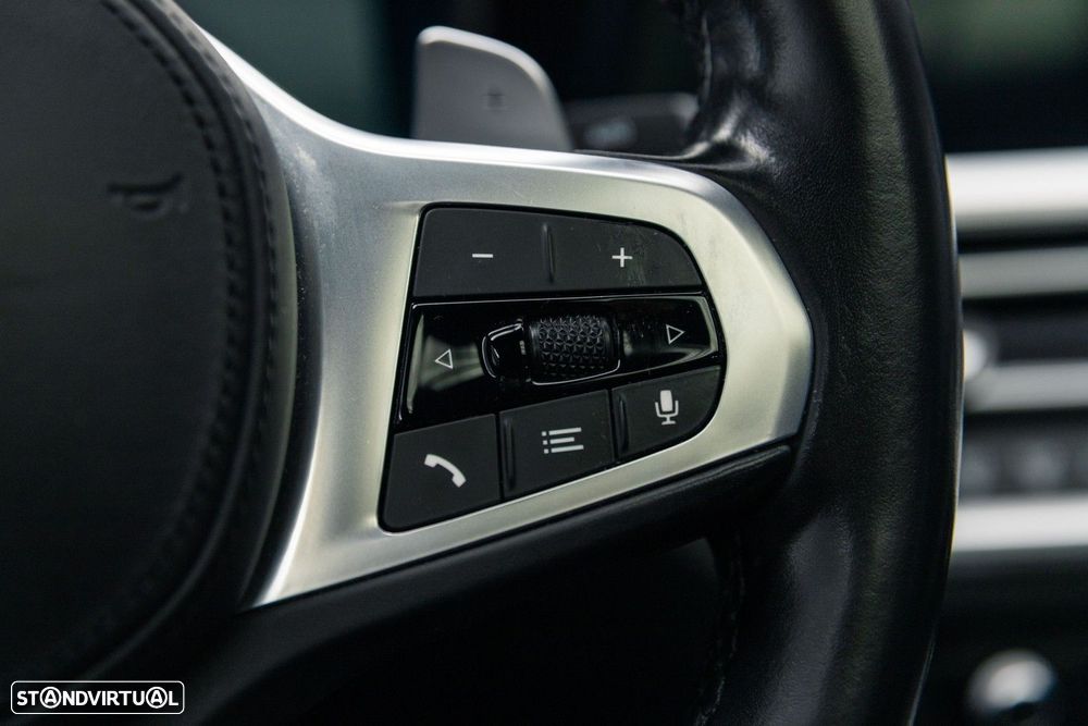 BMW 330 e iPerformance Pack M - 34