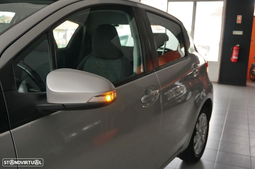 Toyota Yaris 1.0 VVT-i Comfort+P.Style - 26