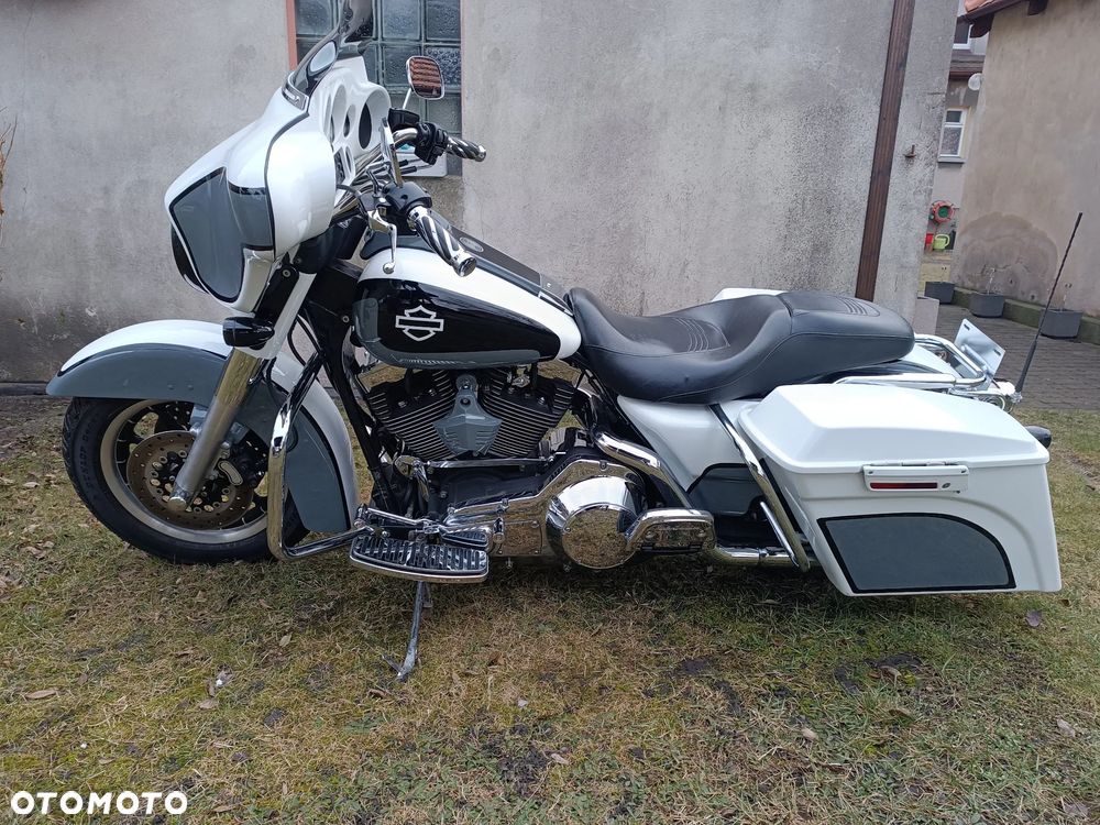 Harley-Davidson Touring Road Glide - 2