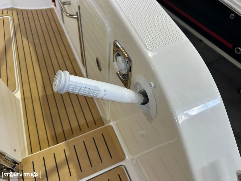 Quicksilver Activ 875 Sundeck - 15