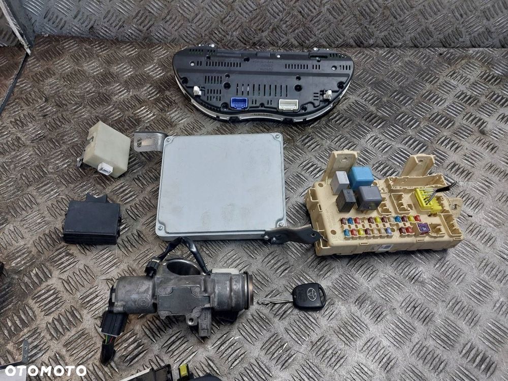 ZESTAW STARTOWY TOYOTA AVENSIS T25 2.0 D4D 89661-05A40 83800-05C00-C - 10