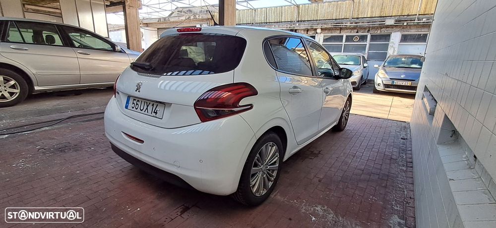 Peugeot 208 1.2 PureTech Active - 12