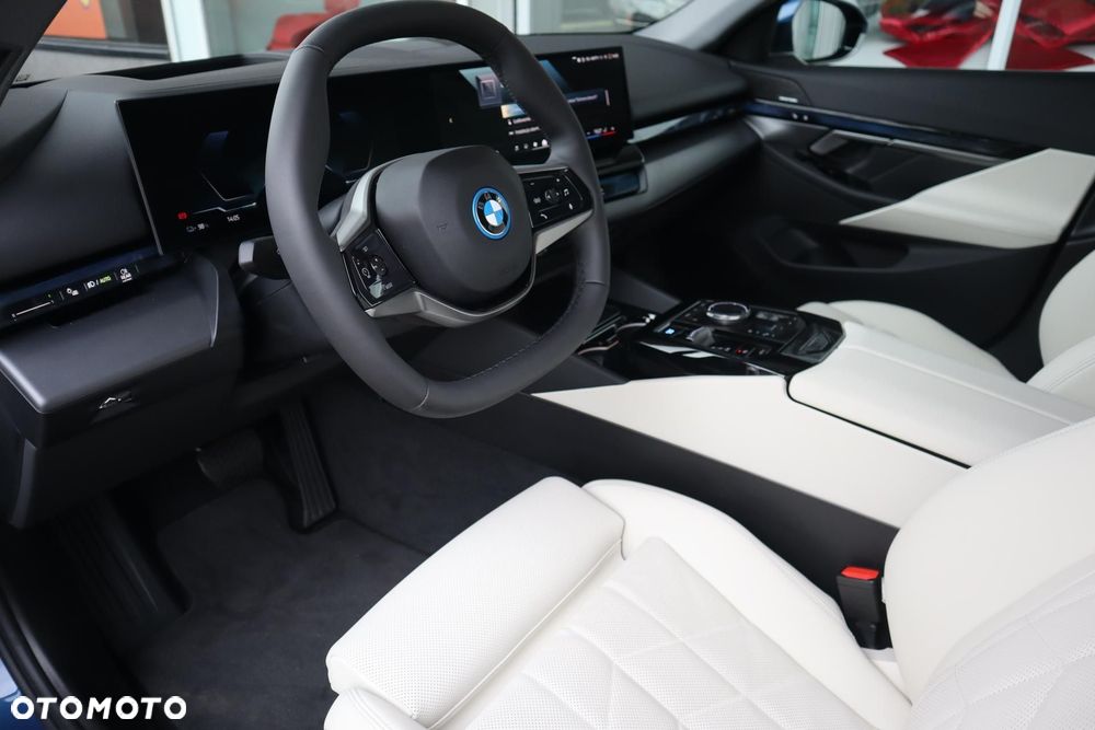 BMW i5 - 10