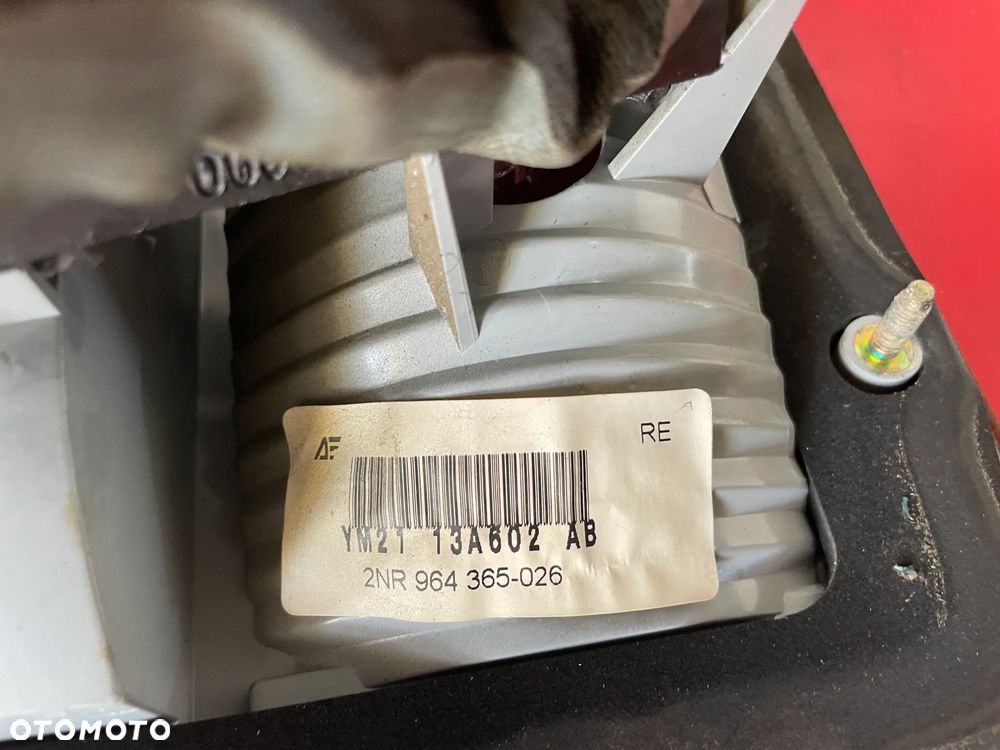 LAMPA PRAWA TYLNA W KLAPIE FORD GALAXY   YM2113A602AB - 5