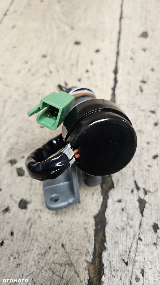 Stacyjka Suzuki CS80 Gemma (1983-1984)  37100-01460 - 8