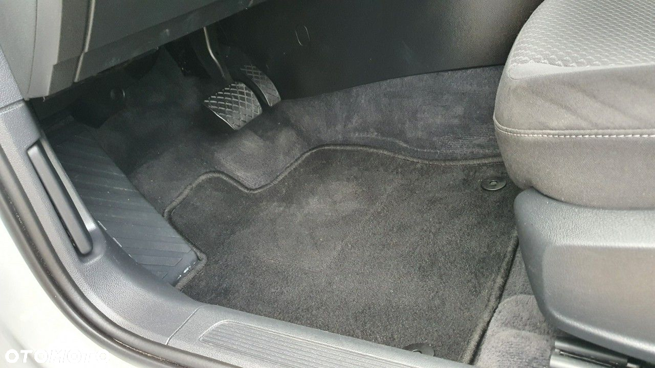 Volkswagen Passat Variant 2.0 TDI DSG (BlueMotion Technology) Trendline - 15