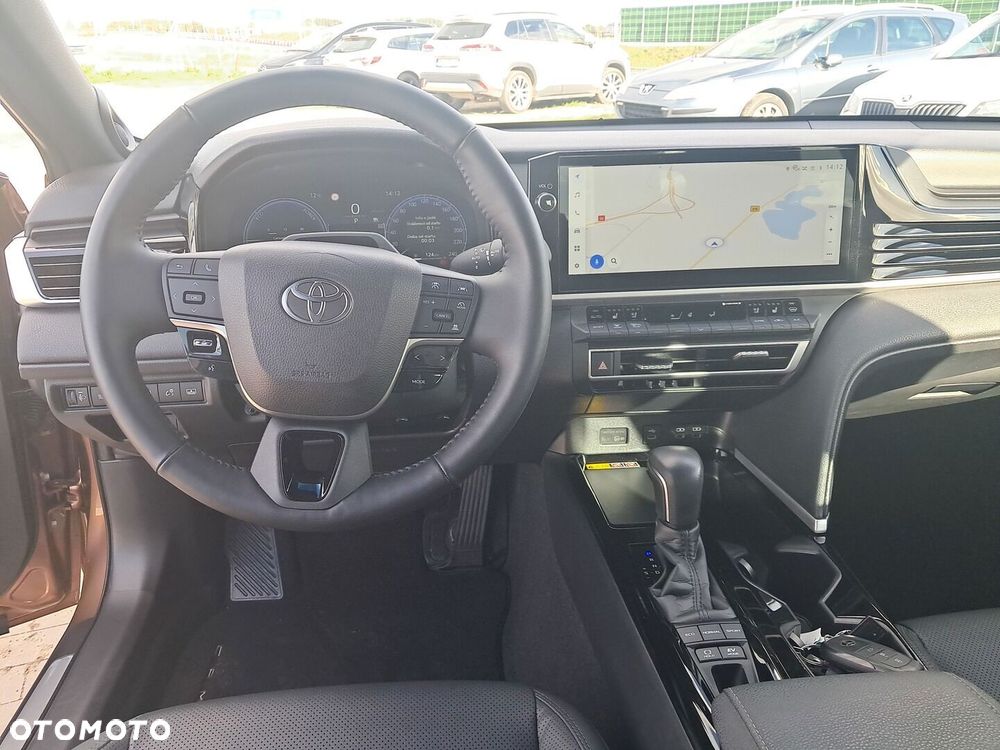 Toyota Camry - 17