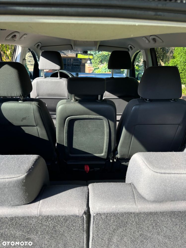 Volkswagen Touran 2.0 TDI DPF Highline - 27