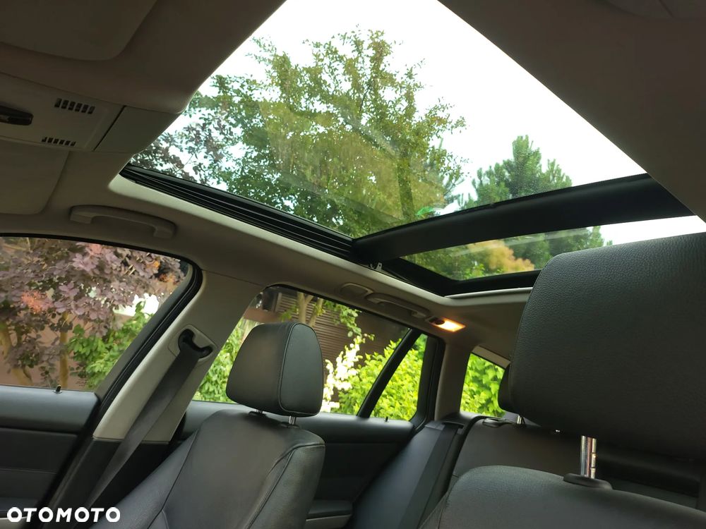 BMW Seria 3 318i Touring - 39