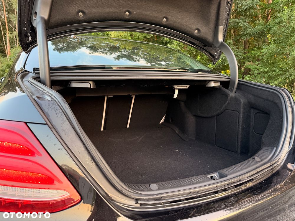 Mercedes-Benz Klasa E 220 d 4-Matic 9G-TRONIC - 10