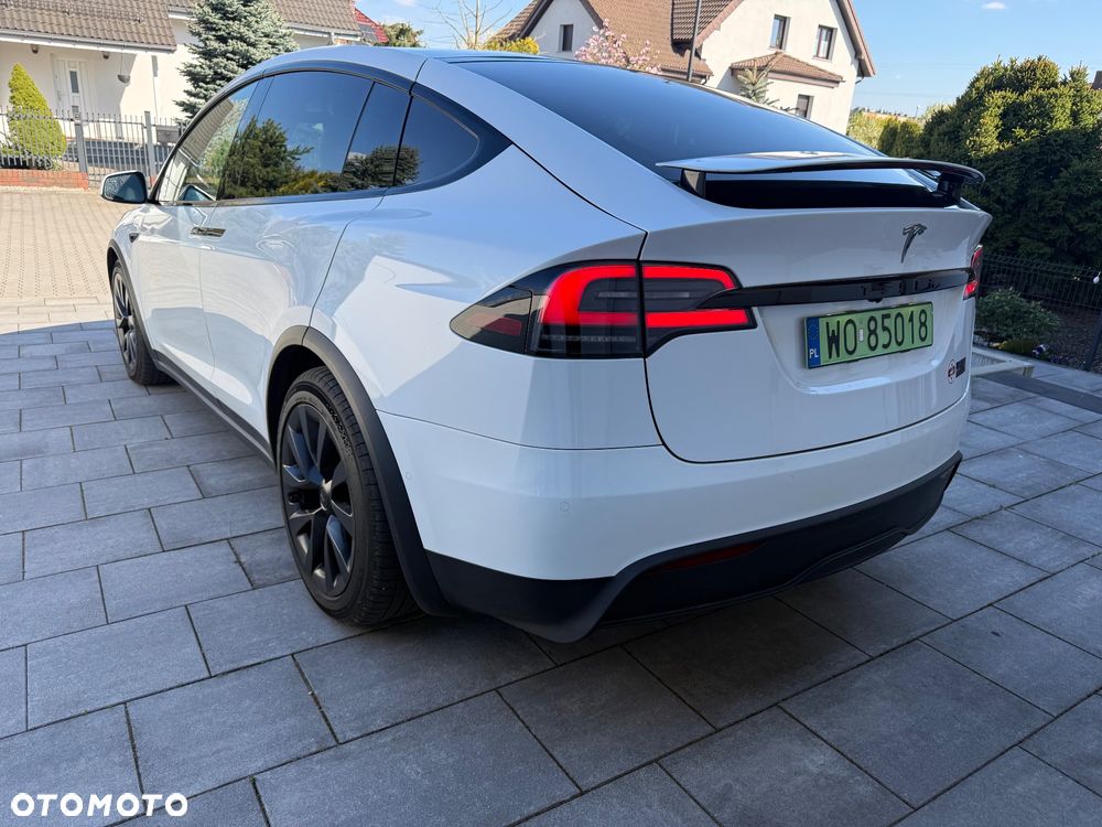 Tesla Model X - 4