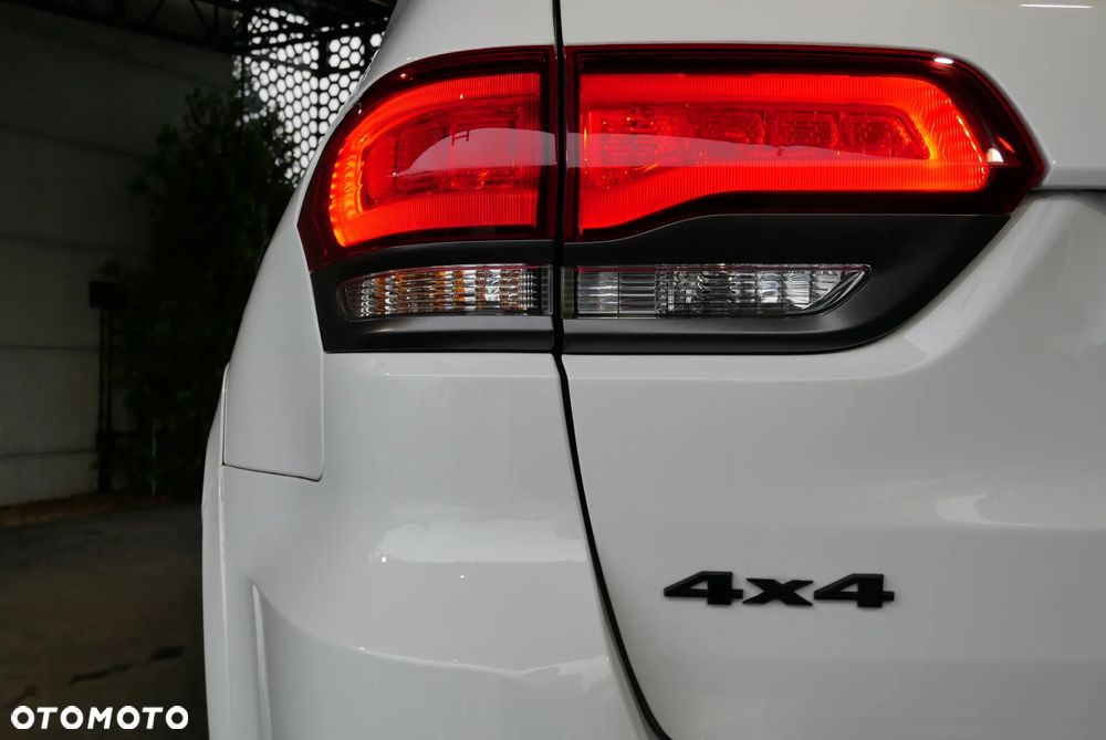 Jeep Grand Cherokee - 37