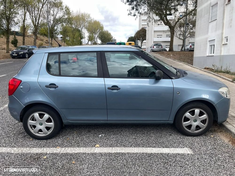 Skoda Fabia 2009 photo 4