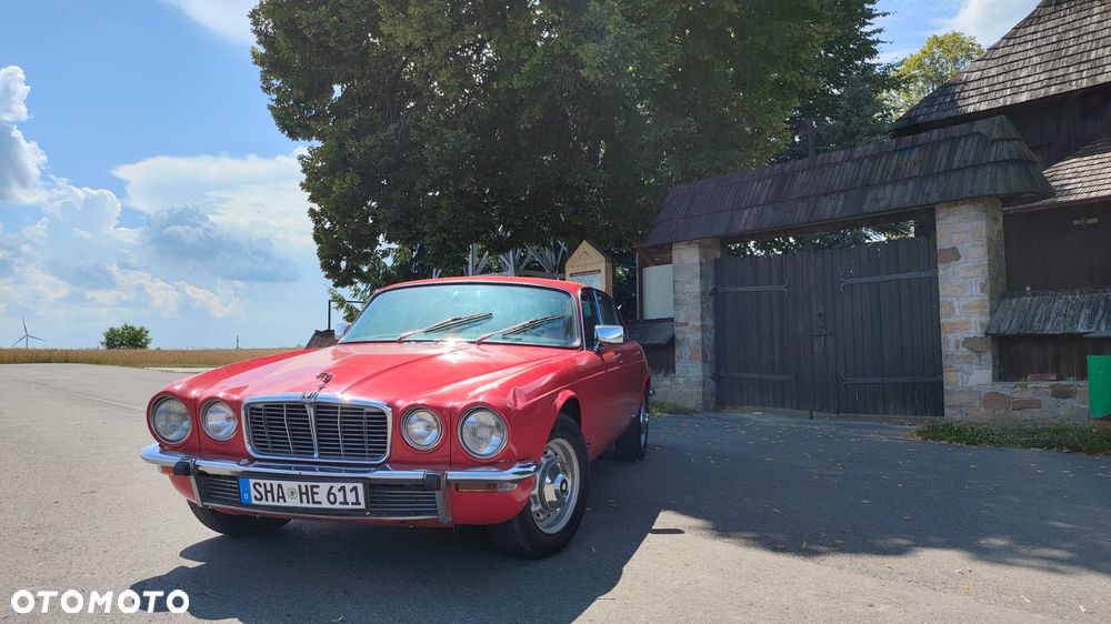 Jaguar XJ - 12
