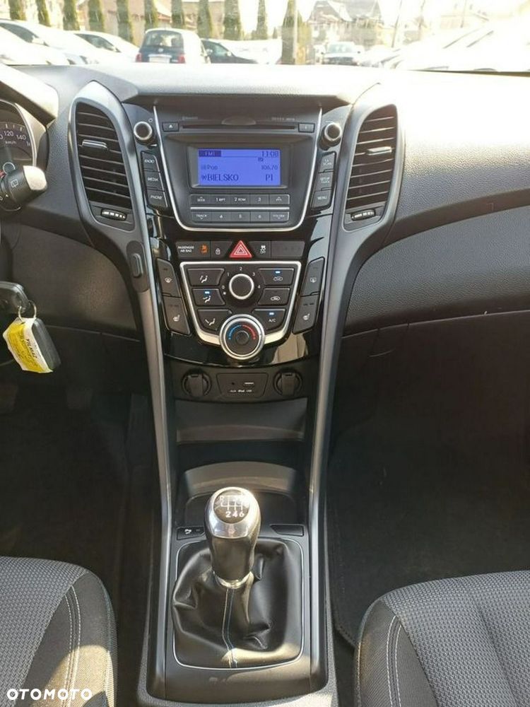 Hyundai i30 blue Kombi 1.6 GDi Passion - 24