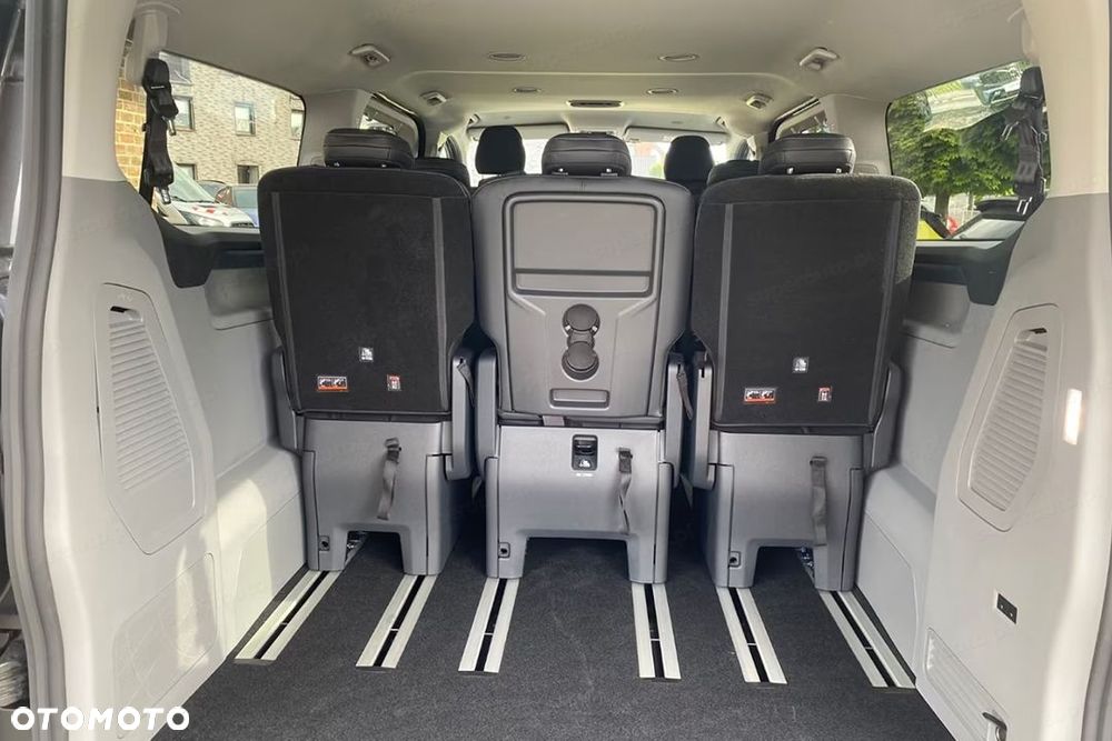 Ford Tourneo Custom - 12
