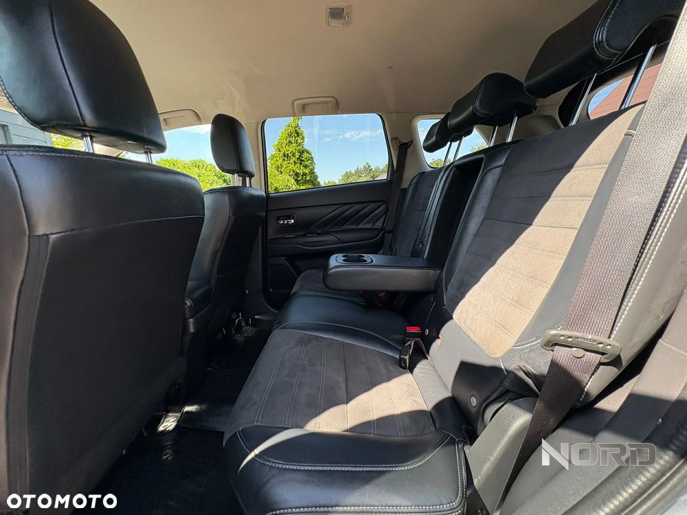 Mitsubishi Outlander 2.0 4WD Plus - 33