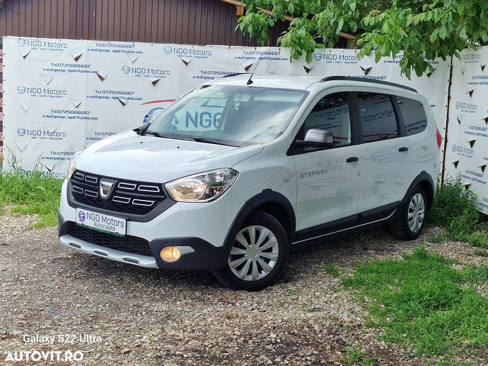 Dacia Lodgy TCe 115 Stepway Celebration - 1