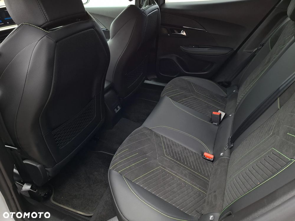 Peugeot 2008 Hybrid 136 e-DSC GT - 18