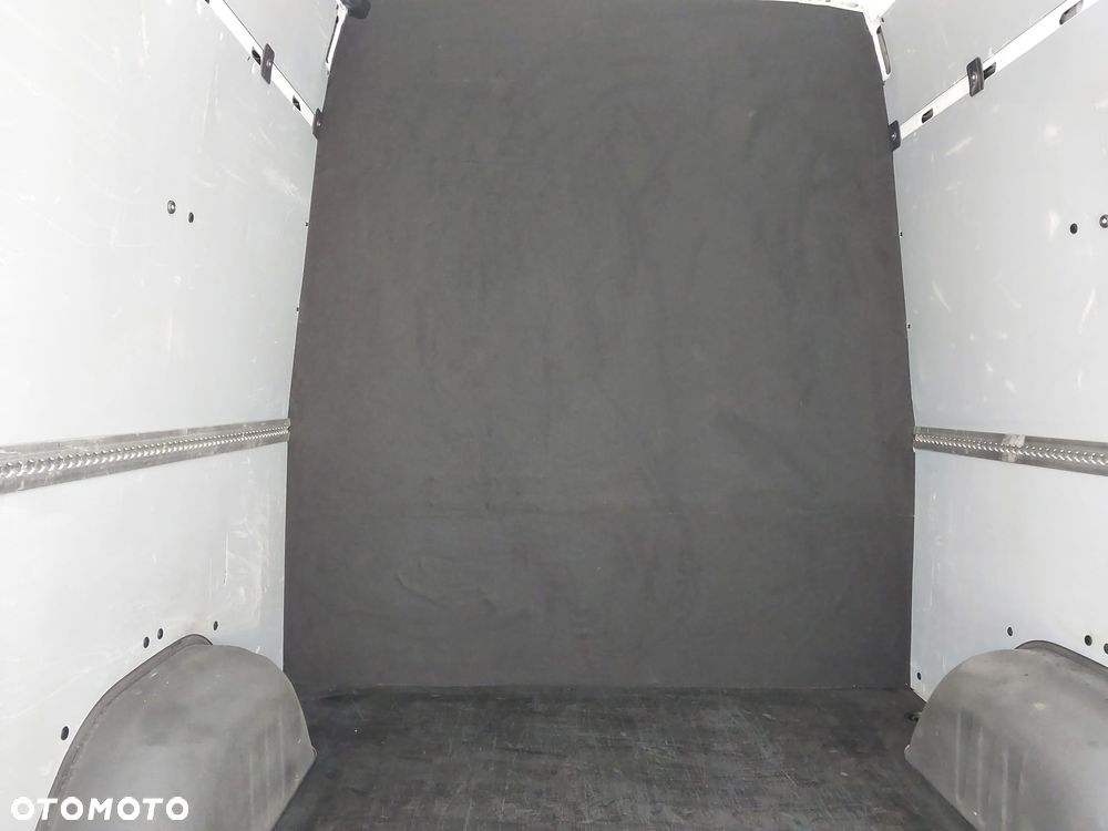 Mercedes-Benz Sprinter - 13