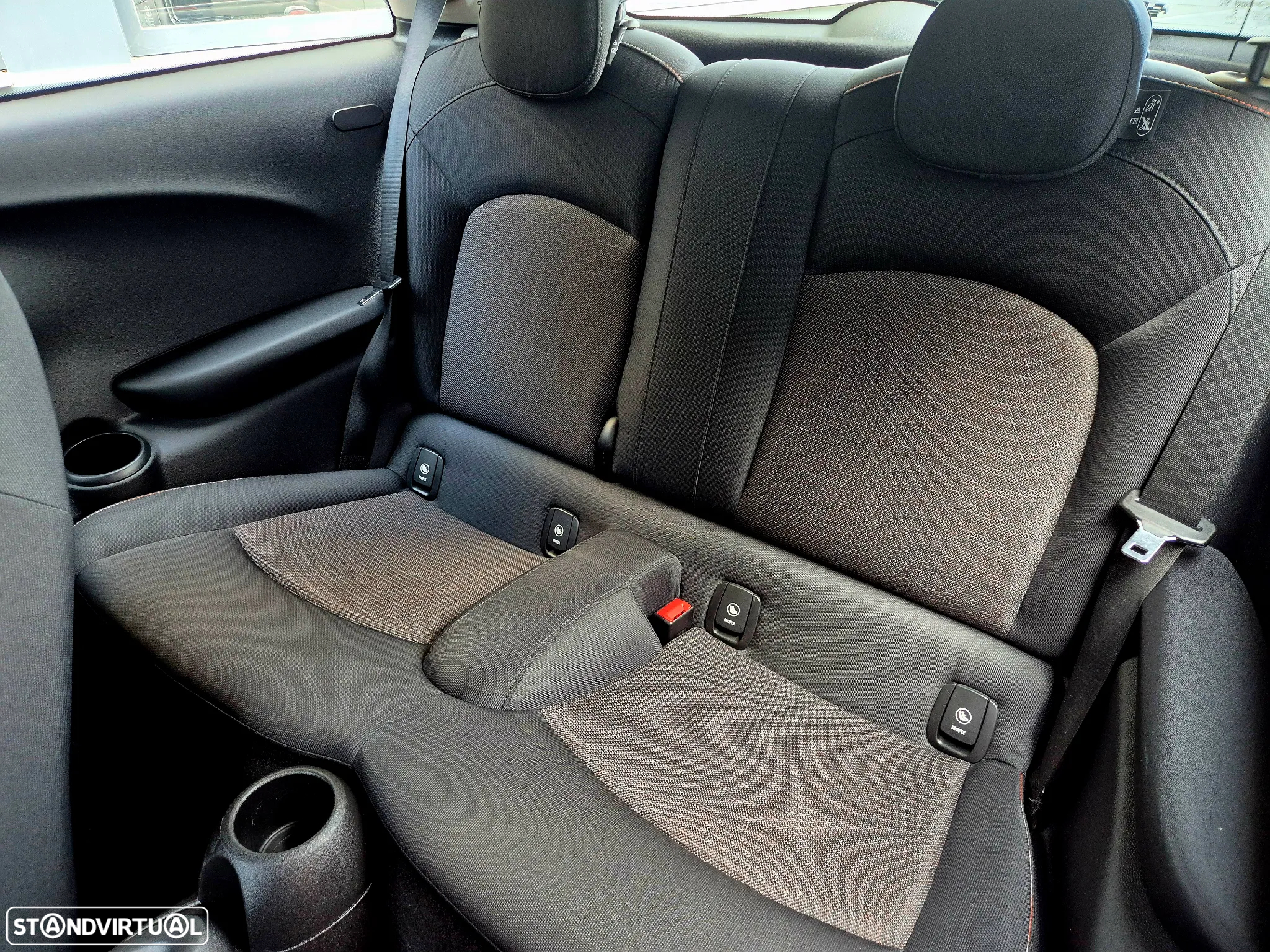 MINI 3 Portas One - 35
