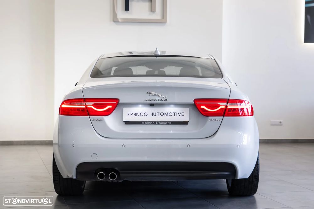 Jaguar XE - 4