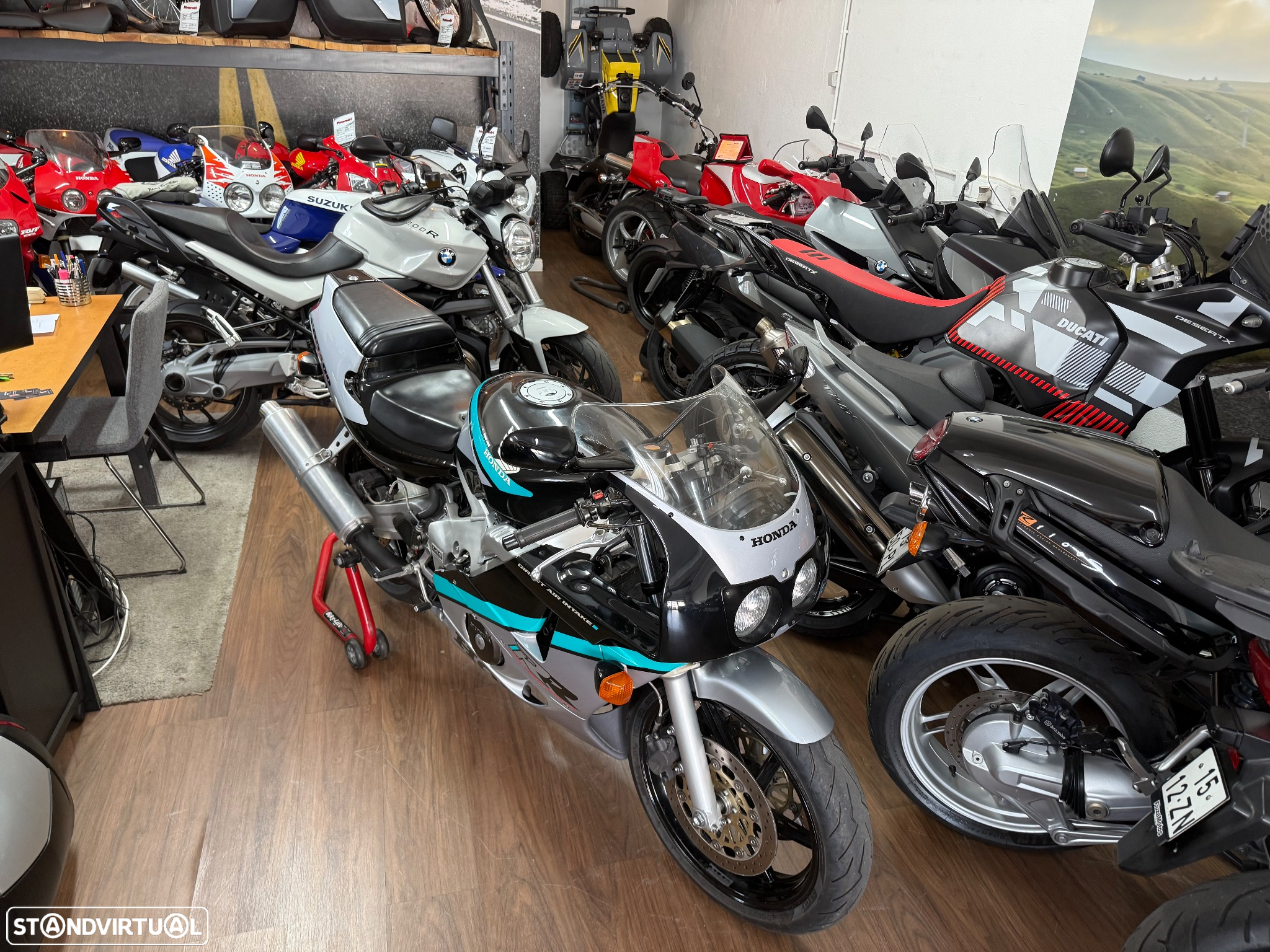 Honda CBR 400 RR - 5