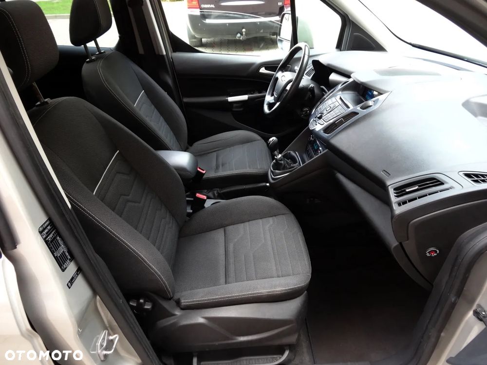Ford Tourneo Connect Grand - 23