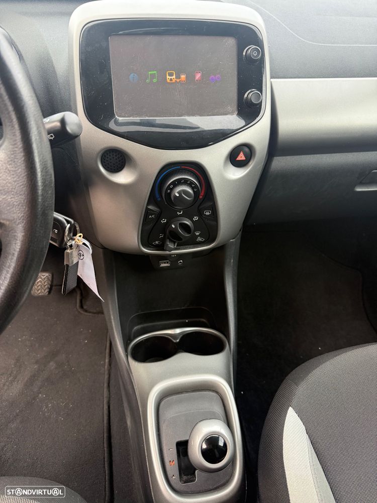 Toyota Aygo 1.0 X-Play Plus+X-Touch +TSS MM - 10