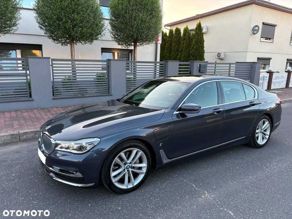 BMW Seria 7 740e iPerformance - 33