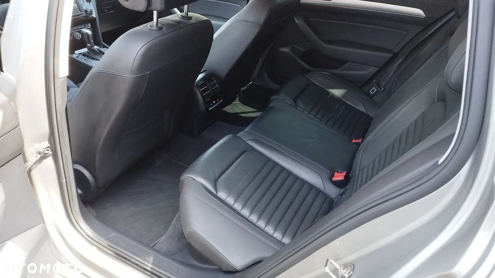 Volkswagen Passat Variant 2.0 TDI SCR DSG Comfortline - 19
